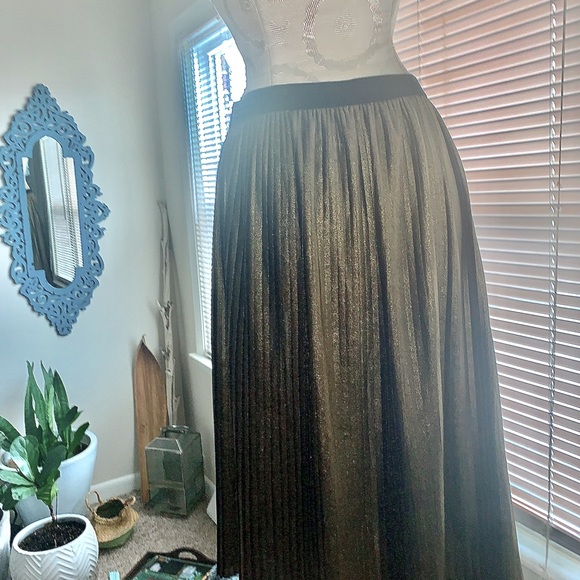 Mid Maxi Metallic Skirts gold silver bundle - Picture 3 of 6